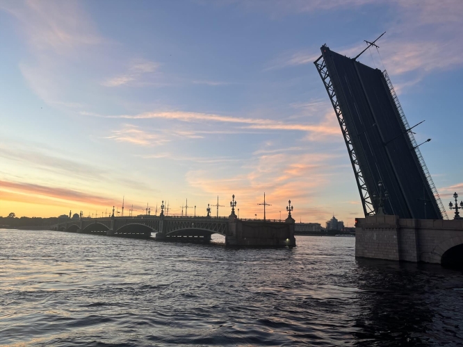 Майские праздники в Северной столице, 3 дня (тур для школьных групп )