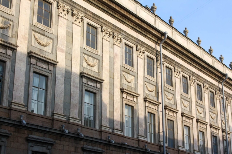 Дворцы и их владельцы