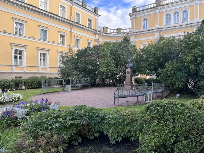 Литературный Петербург, 3 дня (тур для школьных групп)
