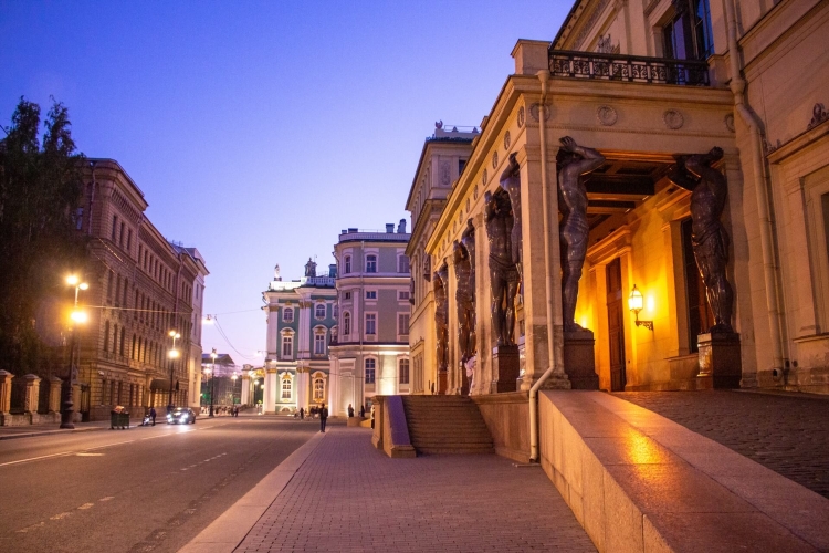 Экскурсия «Новые огни северной столицы» и пешеходная экскурсия по Малой Садовой