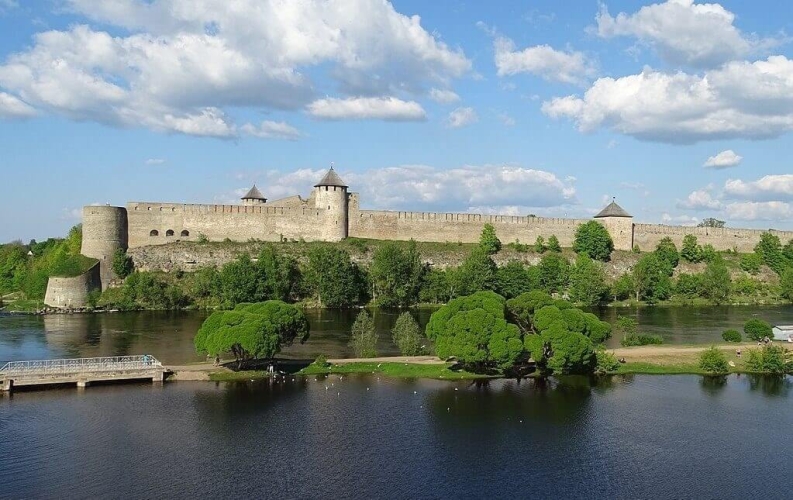 «Северная Столица» и «Улов выходного дня: сомовая ферма и Ивангород», тур на 6 дней