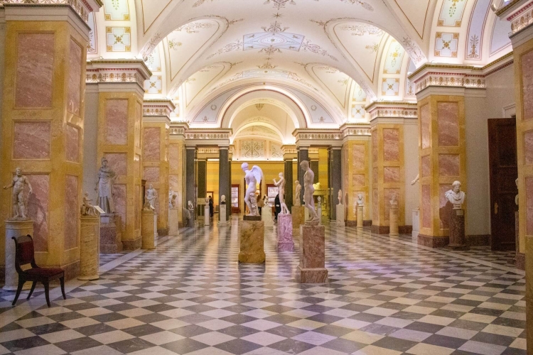 Петербургский Новый год – сказочный и яркий, 7 дней