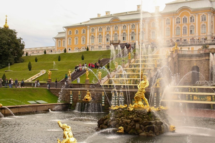 Учись в России – выбирай Петербург, 4 дня (тур для школьных групп)