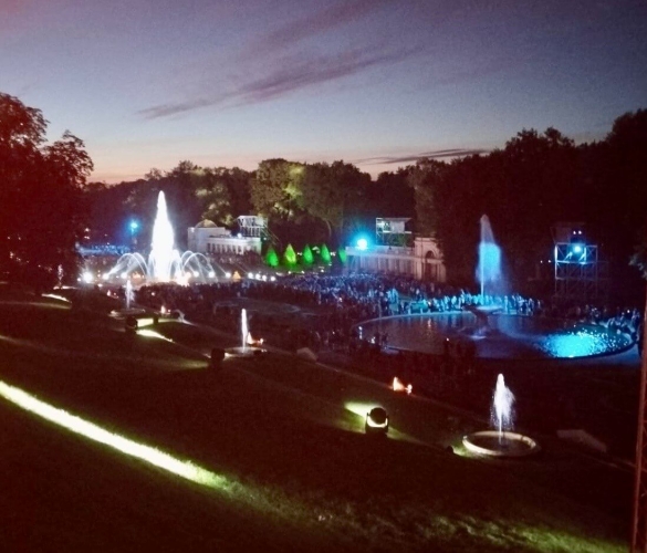 Экскурсия в Петергоф на закрытие фонтанов "Петергофская феерия"